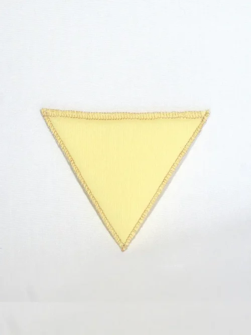 Une coque jaune pour culotte haute