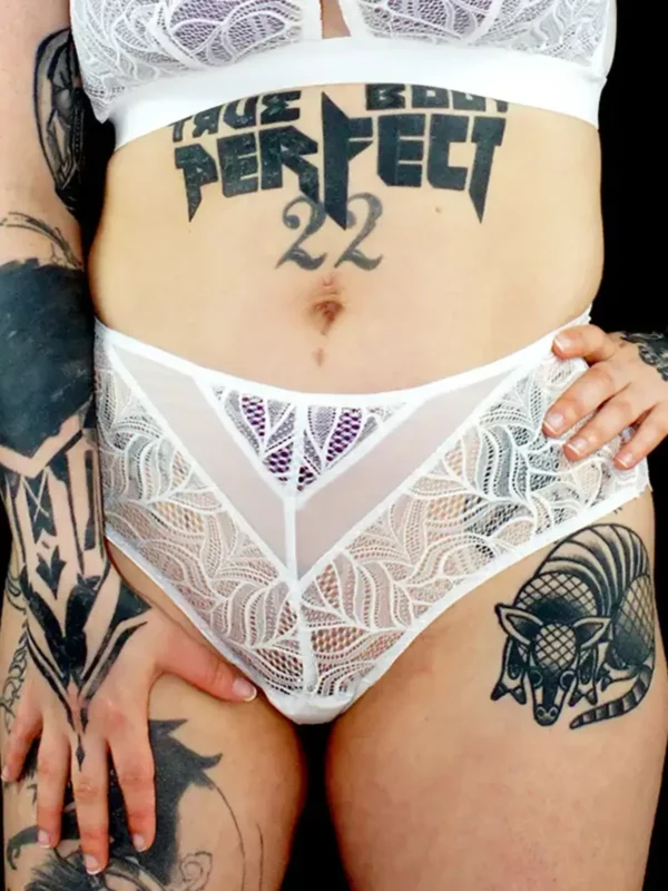 Culotte haute blanche en dentelle salma avec coque violette