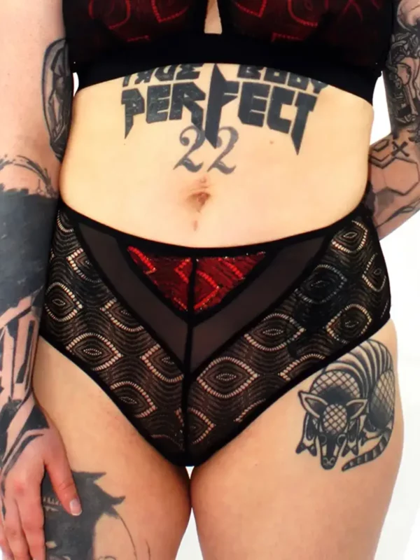 Culotte haute noire en dentelle kate avec coque rouge