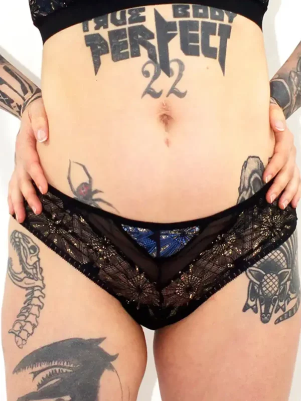 Shorty en dentelle romy noire et coque bleue